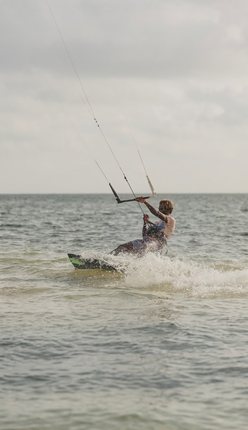 Kitesurfer at Fulhangi Challenge